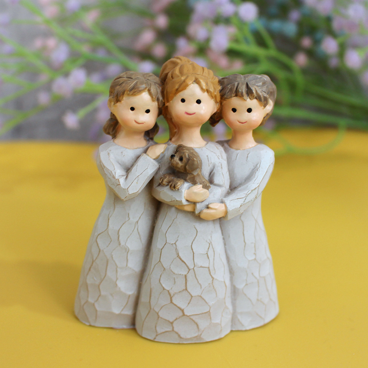  New Products Three Girls Statue Gift Mother and Daughter Embrace Resin Crafts Statue  