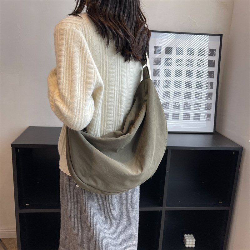 Women's Nylon Shoulder Bag Large Capacity Student Tote Commuter Crossbody Dumpling Bag Minimalist Soft Canvas Bag - Thumbnail 2