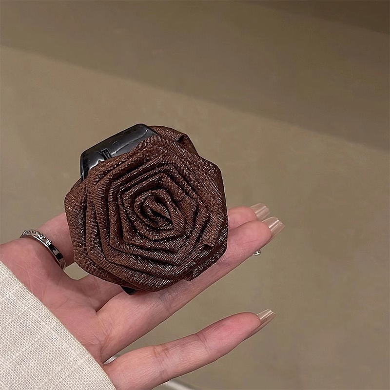 乾燥したバラはフランスの花を挟んで髪を挟みます。|undefined