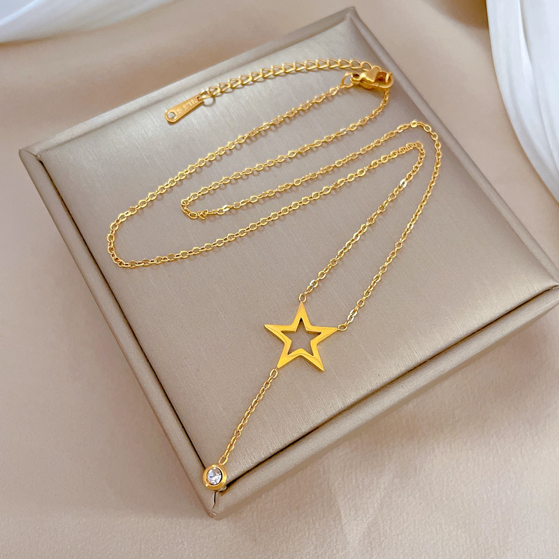 Collier chaîne minimaliste avec pendentif étoile à pompon_voghion.com