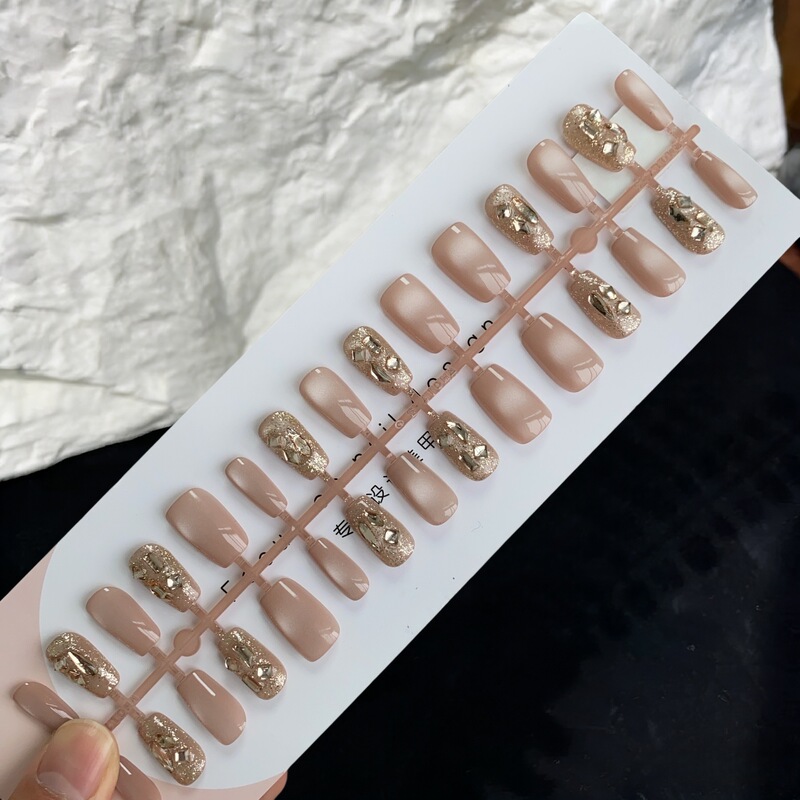 Nude Pink, Simple and Beautiful, Cat-Eye Nail Art That Enhances Complexion, Gentle and Elegant, Wearable Nail Stickers Nude Pink, Simple and Beautiful, Cat-Eye Nail Art That Enhances Complexion, Gentle and Elegant, Wearable Nail Stickers