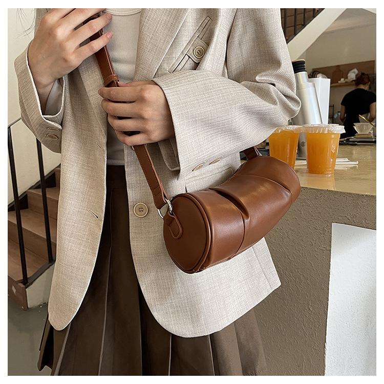 Korean version simple cylindrical women's 2024 new niche pillow versatile casual shoulder crossbody bag_voghion.com