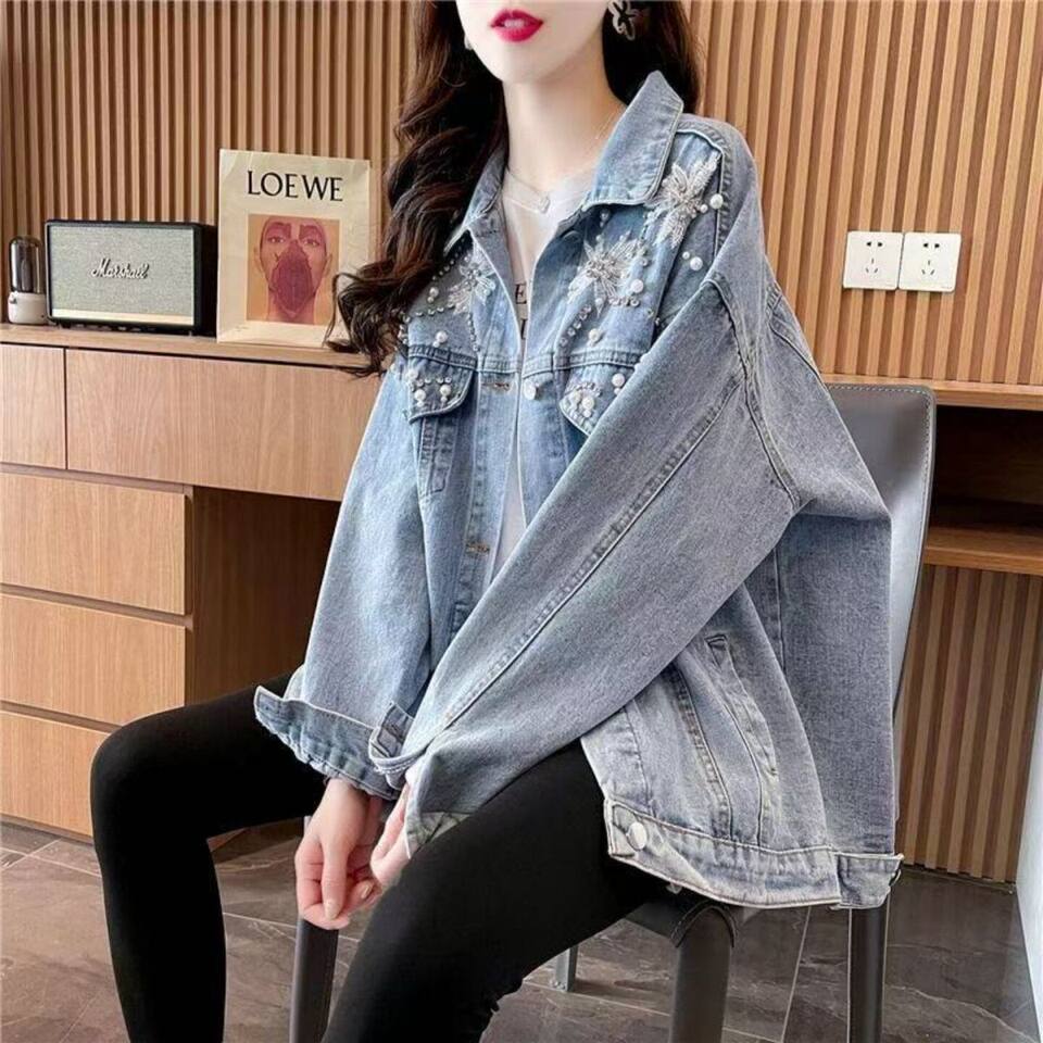 Áo khoác denim nữ dáng rộng đính đá thêu họa tiết, tay dài cổ bẻ — Màu xanh dương chi tiết 2