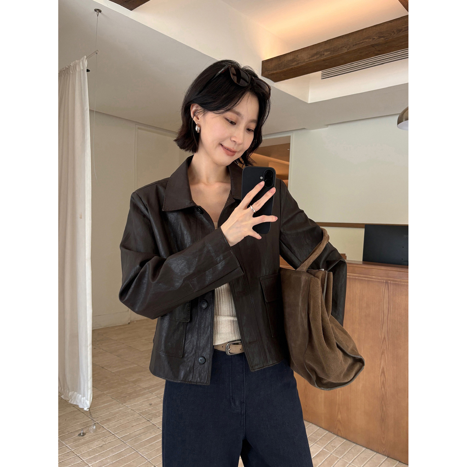 Han Xun Casual Short Jacket with Turn-down Collar, Straight Silhouette, Vintage Faux Leather Coat for Women, New Fall 2026 Model 27021