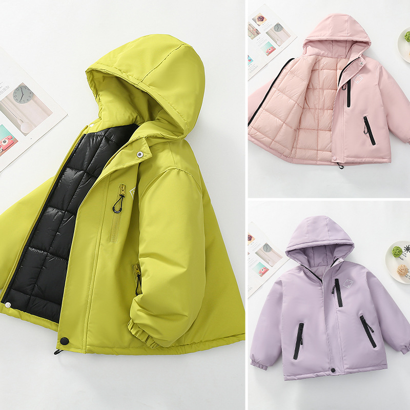 Niños trajes de asalto engrosados otoño-invierno 2025 nuevos niños de invierno chaqueta de algodón de niña grande ropa de invierno con sombrero de moda