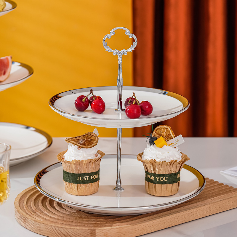De estilo europeo creativo de cerámica de tres capas Placa de fruta hogar sala de estar de azúcar Placa de fruta seca banquete de boda pastel postre estante