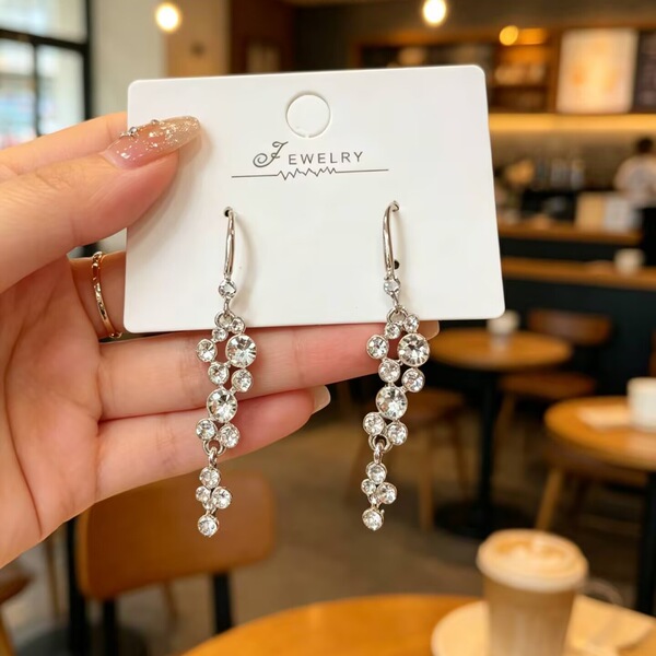 geometric fashionable retro earrings from pearl with tassels