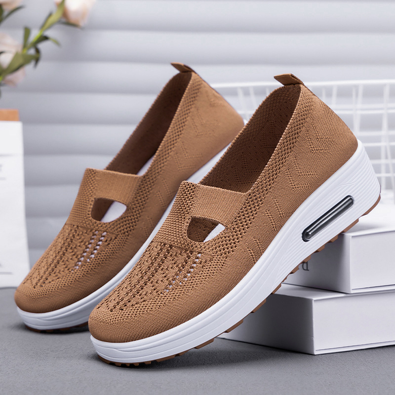 Zapatos casuales 2025 verano nuevos zapatos para caminar transfronterizos zapatos de red al por mayor cómodos zapatos de madre con colchón de aire de un pie