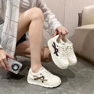 2025秋季新款阿甘鞋小白鞋女款真皮厚底百搭运动鞋潮流百搭女鞋