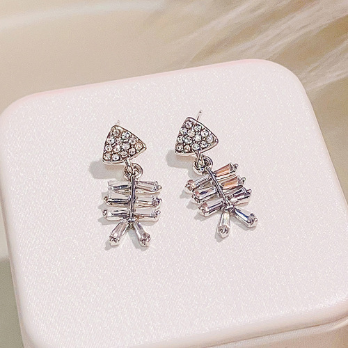 American metal style fishbone earrings, silver needles, stars, flowers, colorful diamonds, sparkling earrings, personalized exaggerated jewelry wholesale