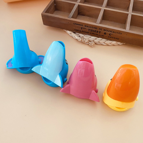 Maternity and baby supplies 7 children's cartoon animal hand washers to assist baby's hand washing sink faucet extender