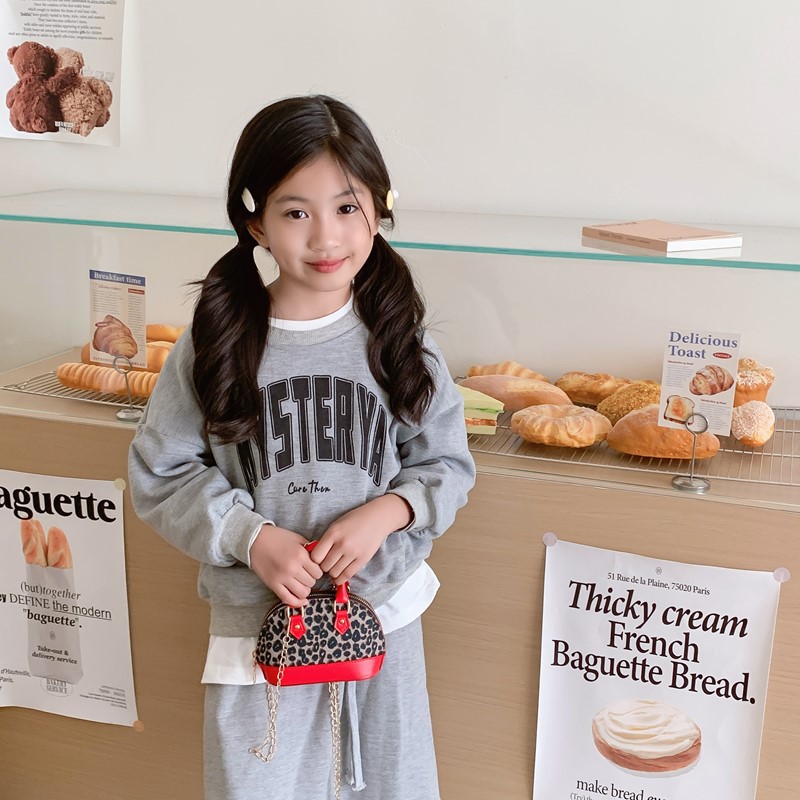 Exquisita y compacta bolsa de niña estampado leopardo extranjero mini bolso de cadena bebé nuevo estilo coreano bolso de conchas para niños