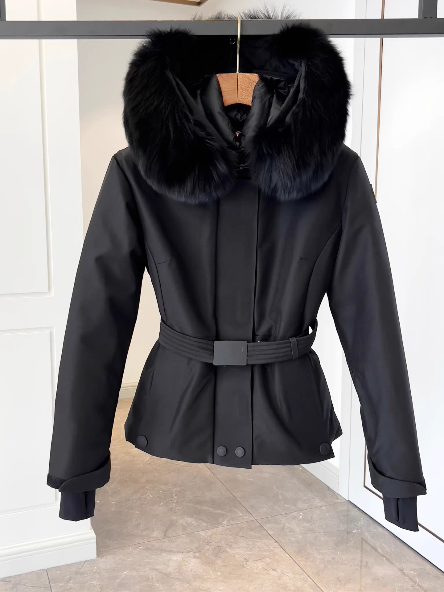 2025年冬新款m蒙家羽绒服女修身收腰鹅绒加厚狐狸毛领滑雪服休闲