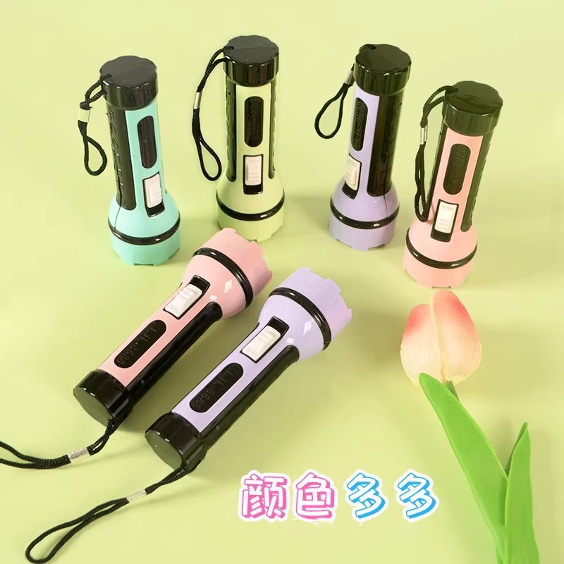 LED de plástico pequeño juguete luminoso antorcha electrónica de colgante conveniente para llevar pequeños regalos
