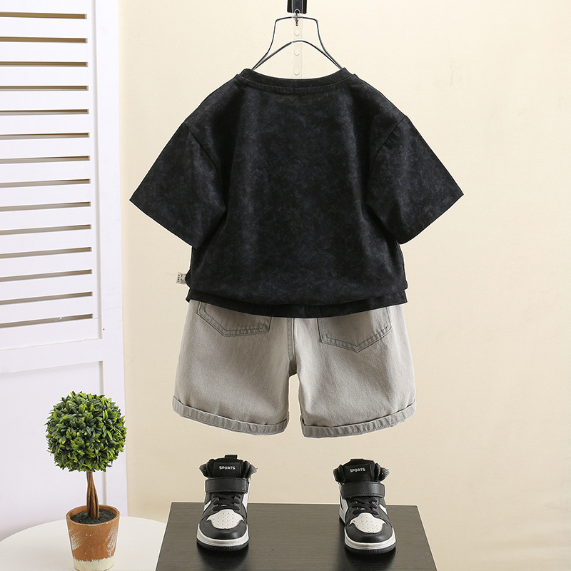 7414 Traje de estilo occidental de verano Camiseta para niños Camiseta de manga corta con cuello redondo Ropa de verano de calle frita Jeans de dos piezas 3