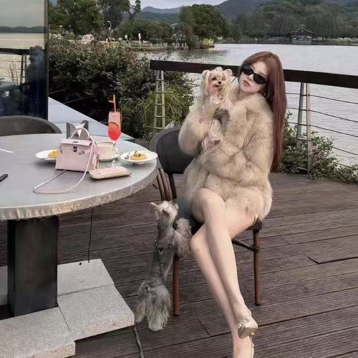 冬季轻奢风仿狐狸毛皮草外套女短款立领皮毛一体冬季保暖气质大衣