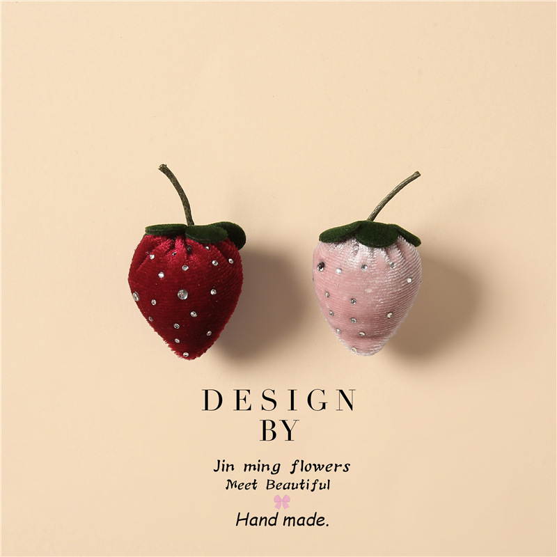 Fabric Handmade DIY Accessories Autumn and Winter Velvet Strawberry Accessories Pendant Toys Clothing Accessories Sprinkled with Diamond Strawberries