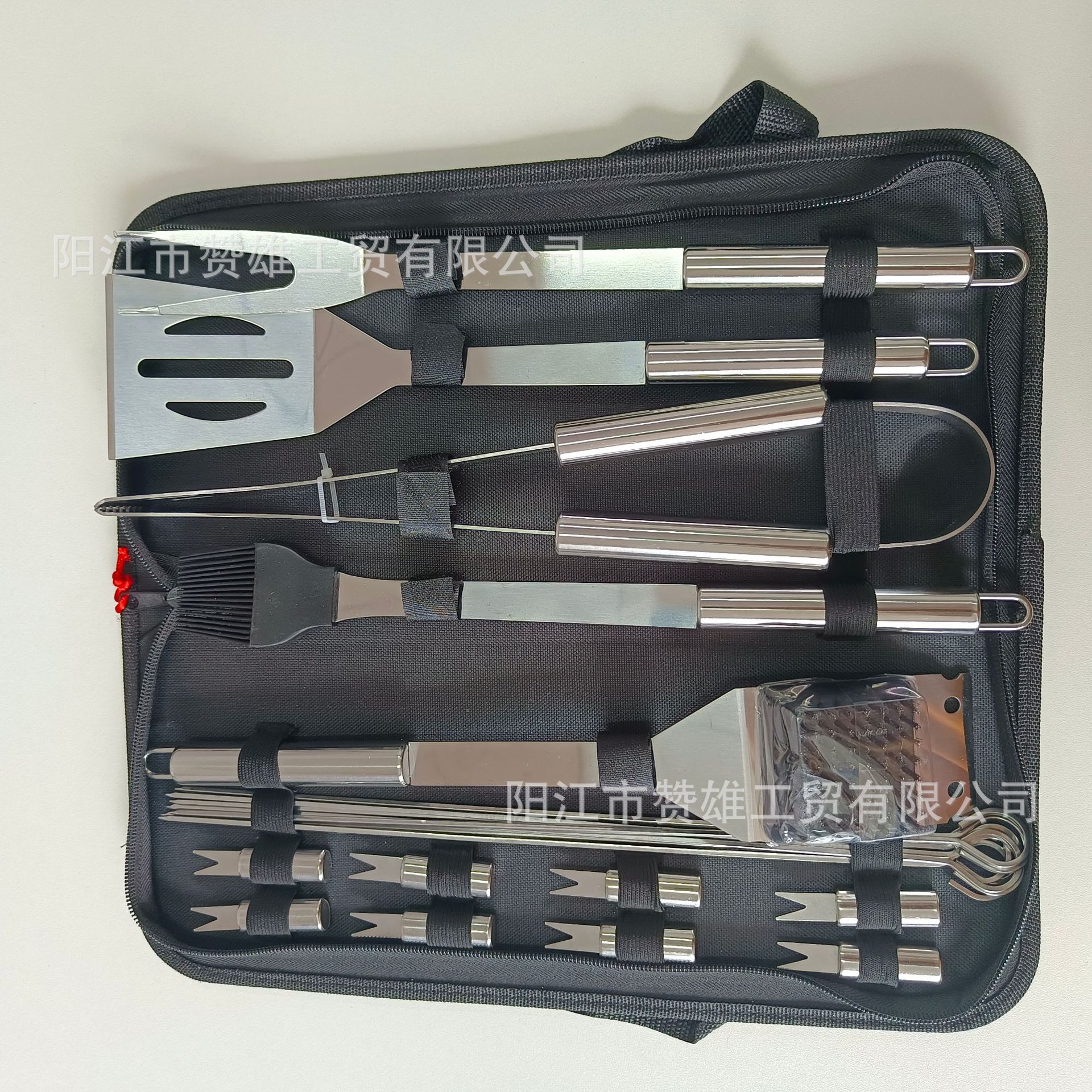 Juego de herramientas para parrilla de barbacoa de suministro directo de fábrica para uso doméstico al aire libre, juego de parrilla portátil fácil de transportar con bolsa.