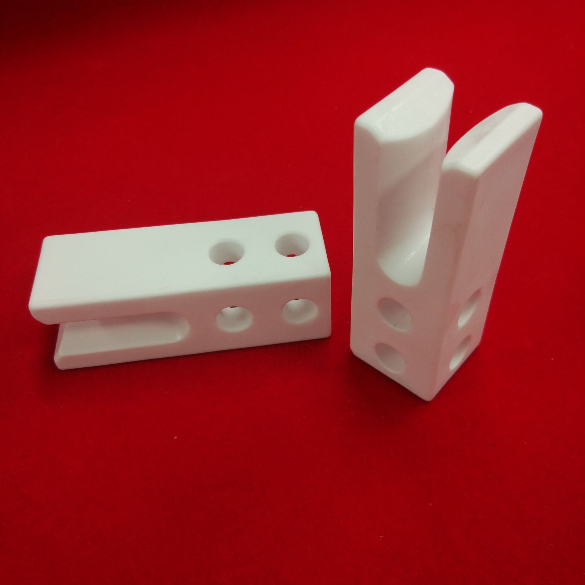 高精密氧化铝件 95瓷件 U形槽陶瓷件 耐磨氧化铝陶瓷件