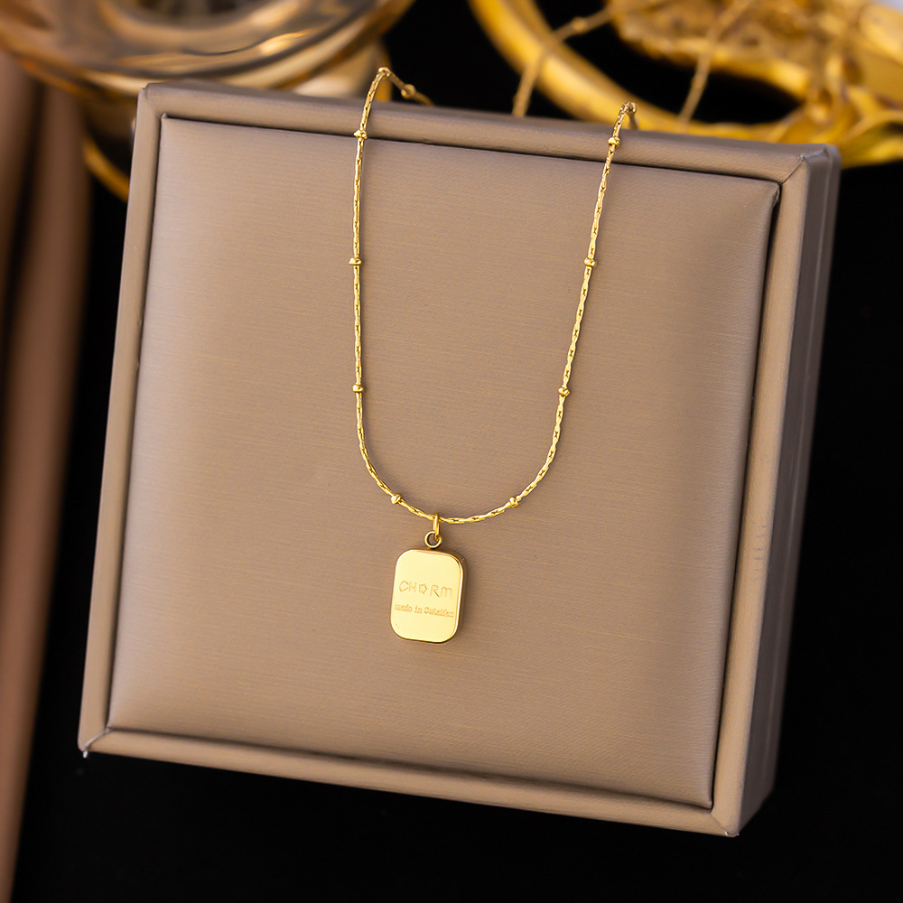 Collar al por mayor transfronterizo de las mujeres que no se desvanece elegante de lujo exquisito Acero de titanio nuevo nicho de las mujeres cadena de la clavícula de la moda del todo fósforo