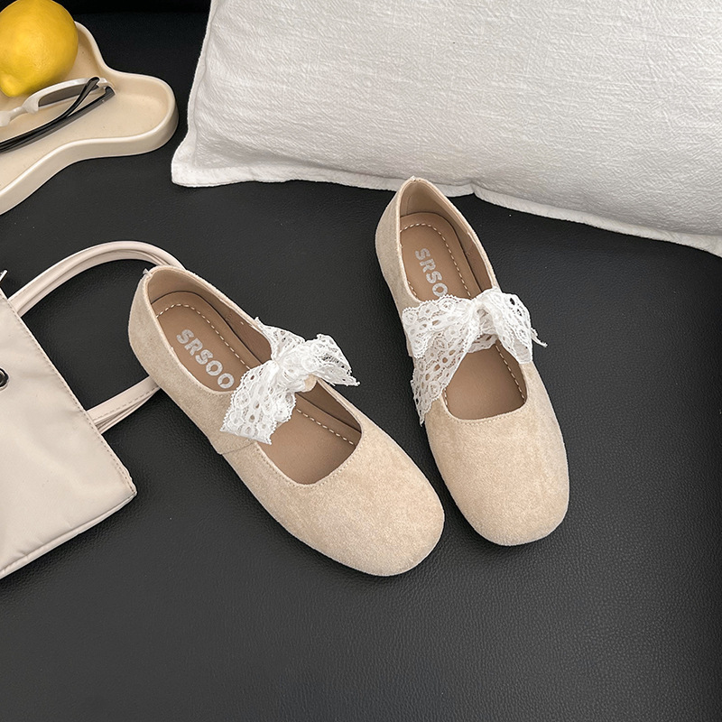 Retro ballet shoes with shoelaces square toe