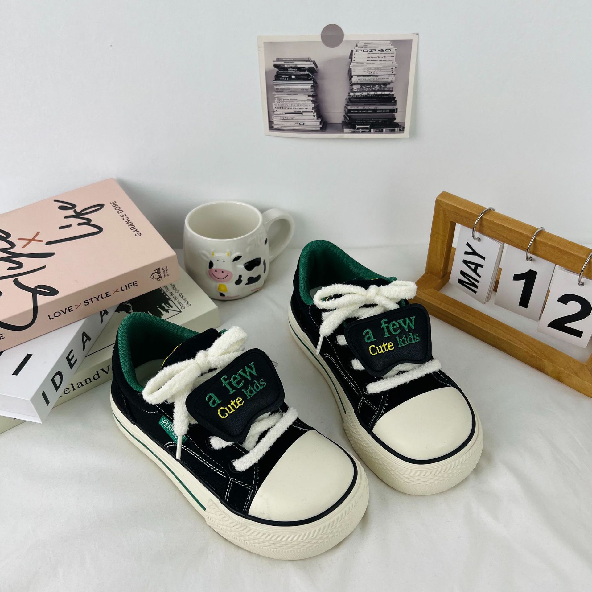 2024 primavera estudiantes callejera con zapatos blancos de mujer estilo coreano de haraguchi zapatos de lona de cabeza cuadrada zapatos de mujer en vivo zapatos de mujer
