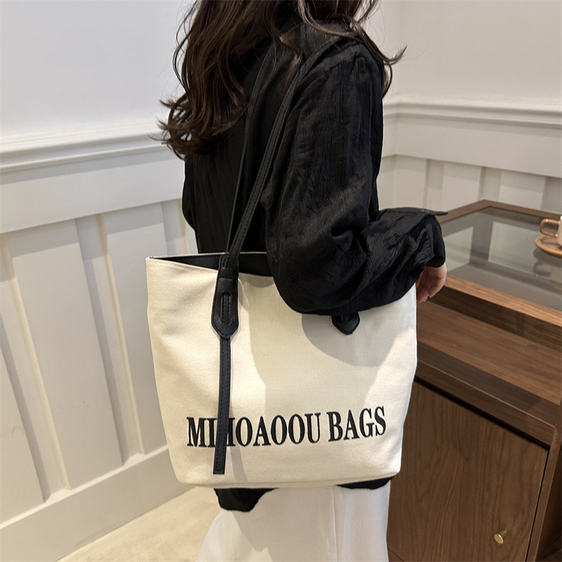 대용량 경량 캔버스 가방 여성의 2024 새로운 가을 캐주얼 어깨 가방 클래스 통근 여성 가방 토트 백