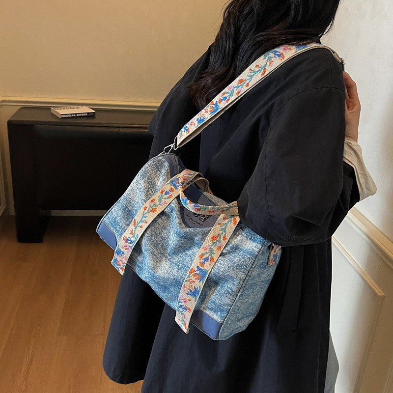 2025新款单肩包韩版时尚手拎包洋气百搭布质水桶包休闲单肩斜挎包