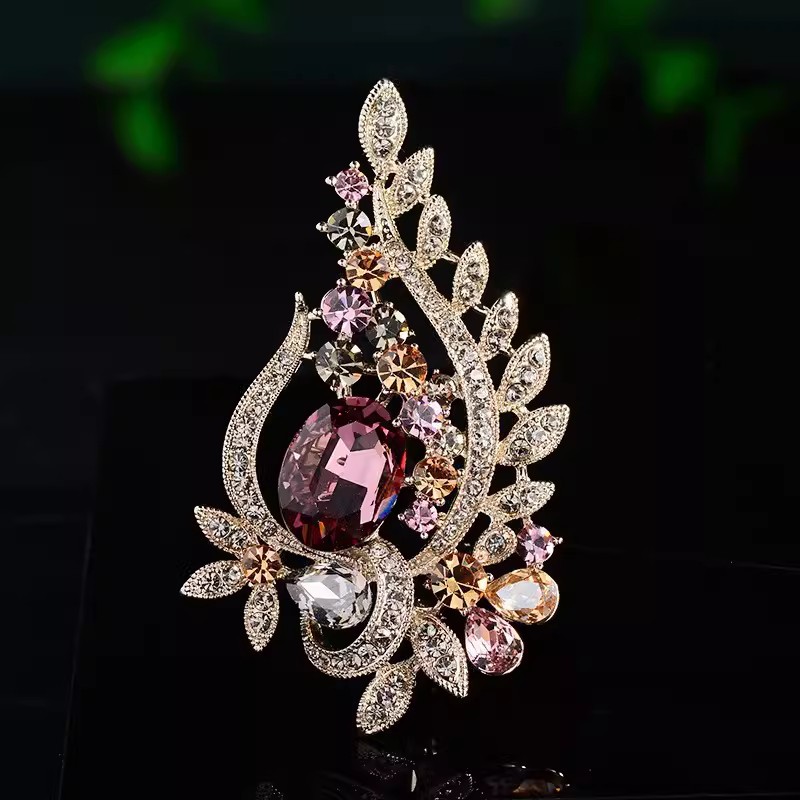 European and American luxury crystal flower brooch women's temperament elegant atmosphere pin coat corsage suit accessories