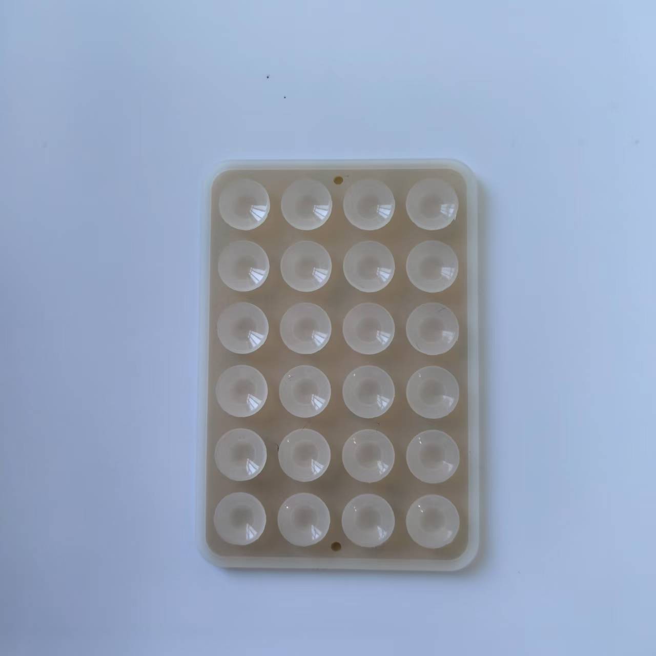 Funda de silicona antideslizante con ventosas para teléfono, 24 piezas en stock, soporte portátil móvil para teléfono, cuadrado, de silicona de una sola cara.