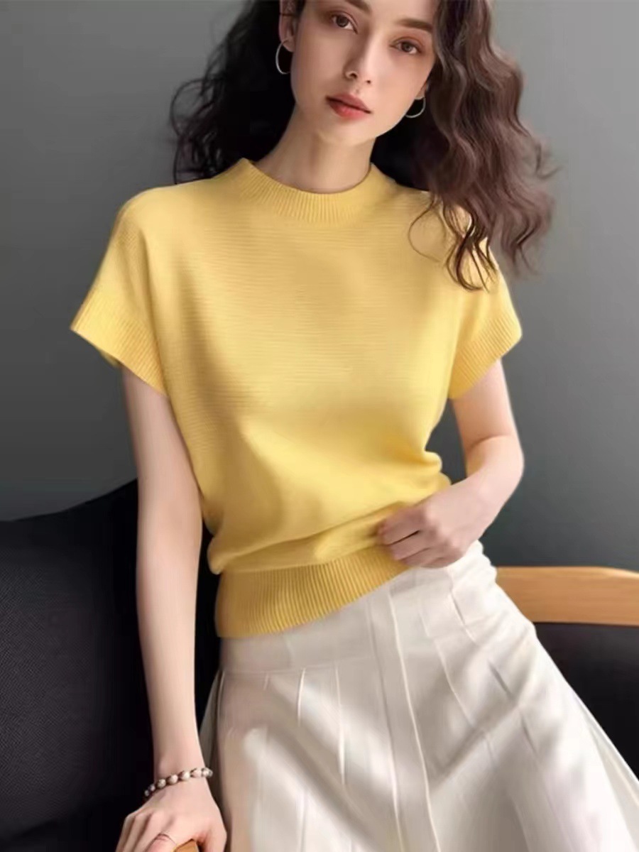 Áo thun nữ tay ngắn cổ tròn phom thẳng vai độc đáo — xanh lá cây