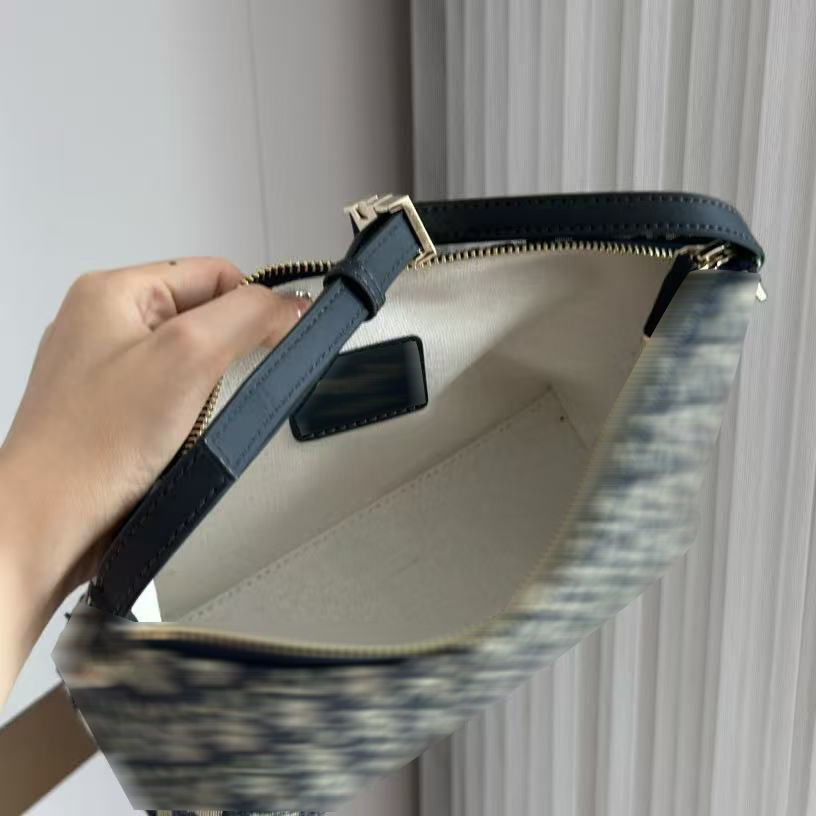 Nuevo bandolera de un solo hombro simple de alto valor, bolso bento, letra de moda, axila, bolso cuadrado pequeño, bolso retro de alta gama