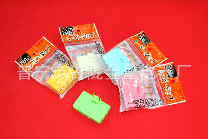 Puede girar 138 color uno a tres tres tres estándares nacionales dos planos convertidores de enchufe de conversión fabricantes al por mayor