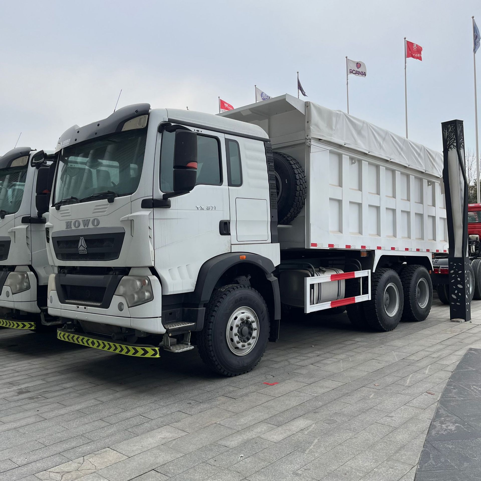 Used Eight-Wheel Shaanqi Delong Dump Truck, Export Model 6X4, Earthmoving Truck, National Standard Three, Emission Standard Two, Engineering Dump Truck