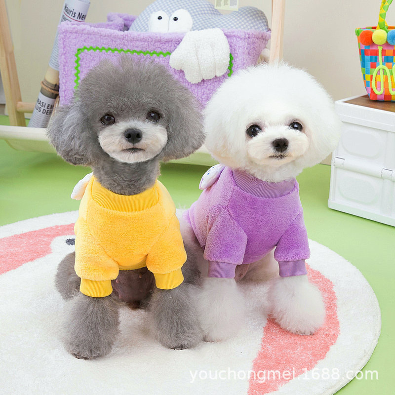 국경 간 강아지 옷 가을과 겨울 새로운 고양이 귀여운 따뜻한 견인 양털 제조 업체 재고 도매 두 다리 양털