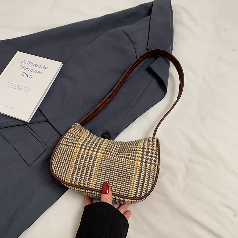 Bolsa de hombro simple a cuadrícula nicho zhong2024 invierno nuevo estilo versátil bolso de braza retro bolso de mujer