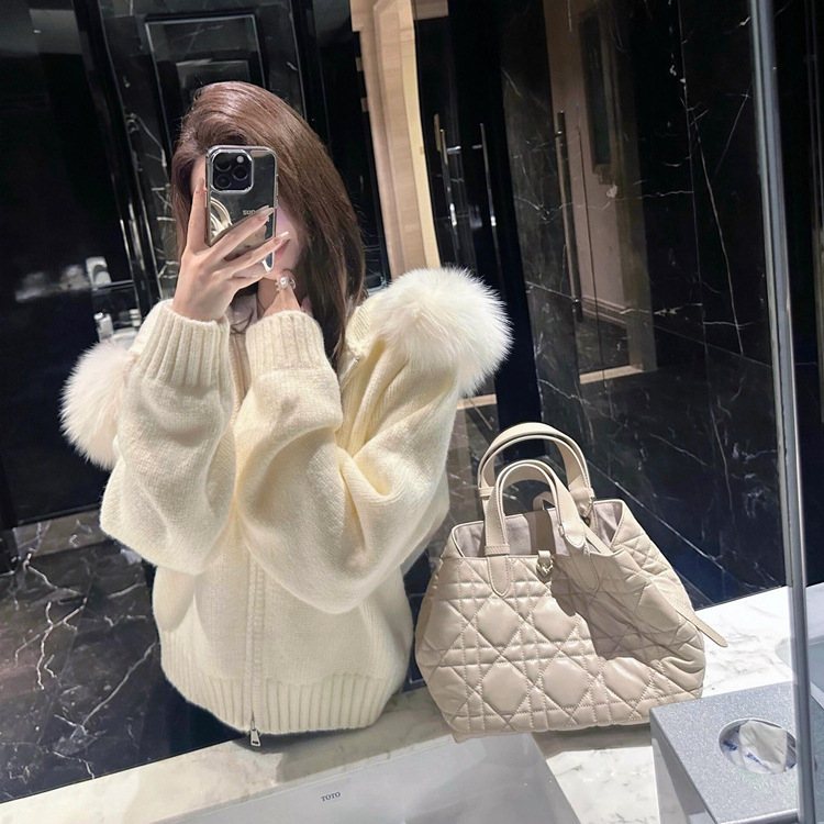 White Large Fur Collar Hooded Fox Fur Knitted Jacket for Women in Autumn and Winter, Lazy and High-End Loose Zipper Cardigan Sweater