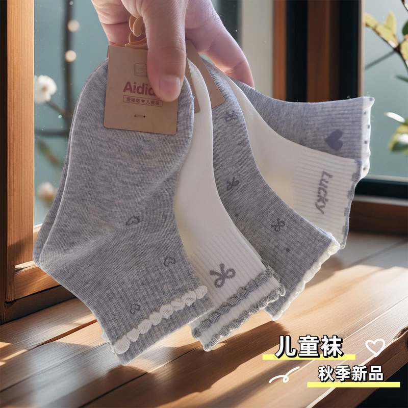Manufacturer wholesale Aidi Da children's socks, autumn Korean style lace bow girls' trendy student mid-calf socks Manufacturer wholesale Aidi Da children's socks, autumn Korean style lace bow girls' trendy student mid-calf socks