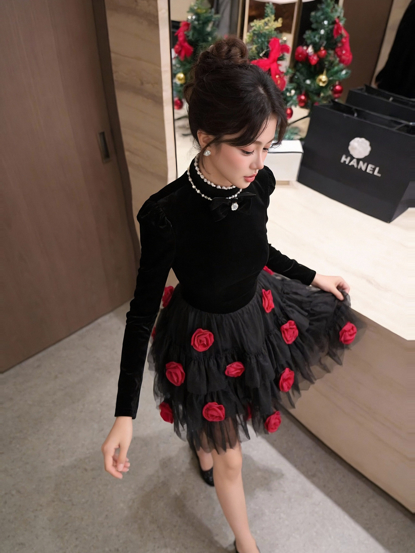 Đầm suông midi cổ tròn thắt eo ren hoa lưới xòe bồng — đen