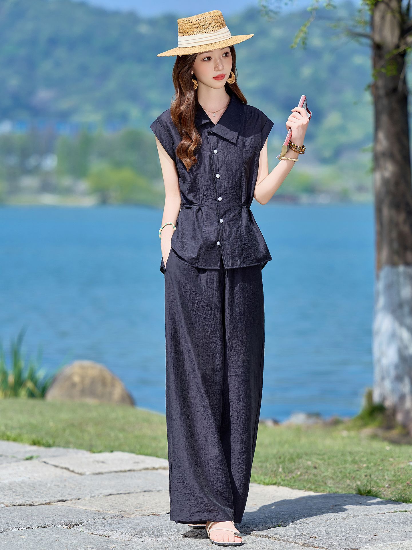 Bộ hai mảnh sơ mi phối quần ống rộng phong cách Pháp cổ điển, thiết kế thanh lịch, tôn dáng — Xanh lông mòng đen, màu xám
