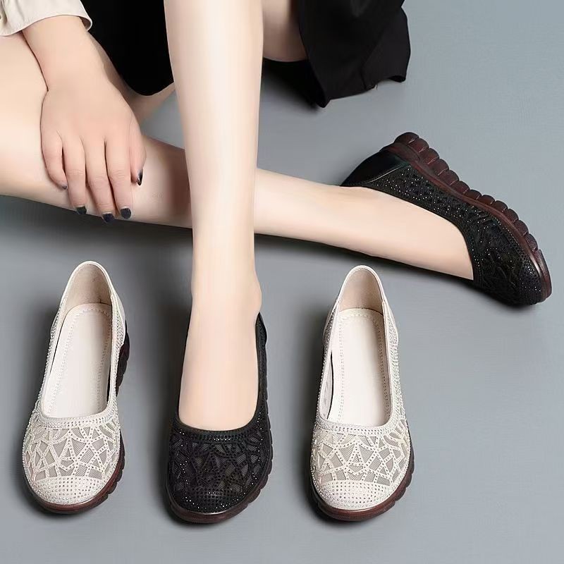 Zapatos de cuero suave de malla de verano, zapatos de mujer transpirables delgados, zapatos de madre cómodos, sandalias de mediana edad.