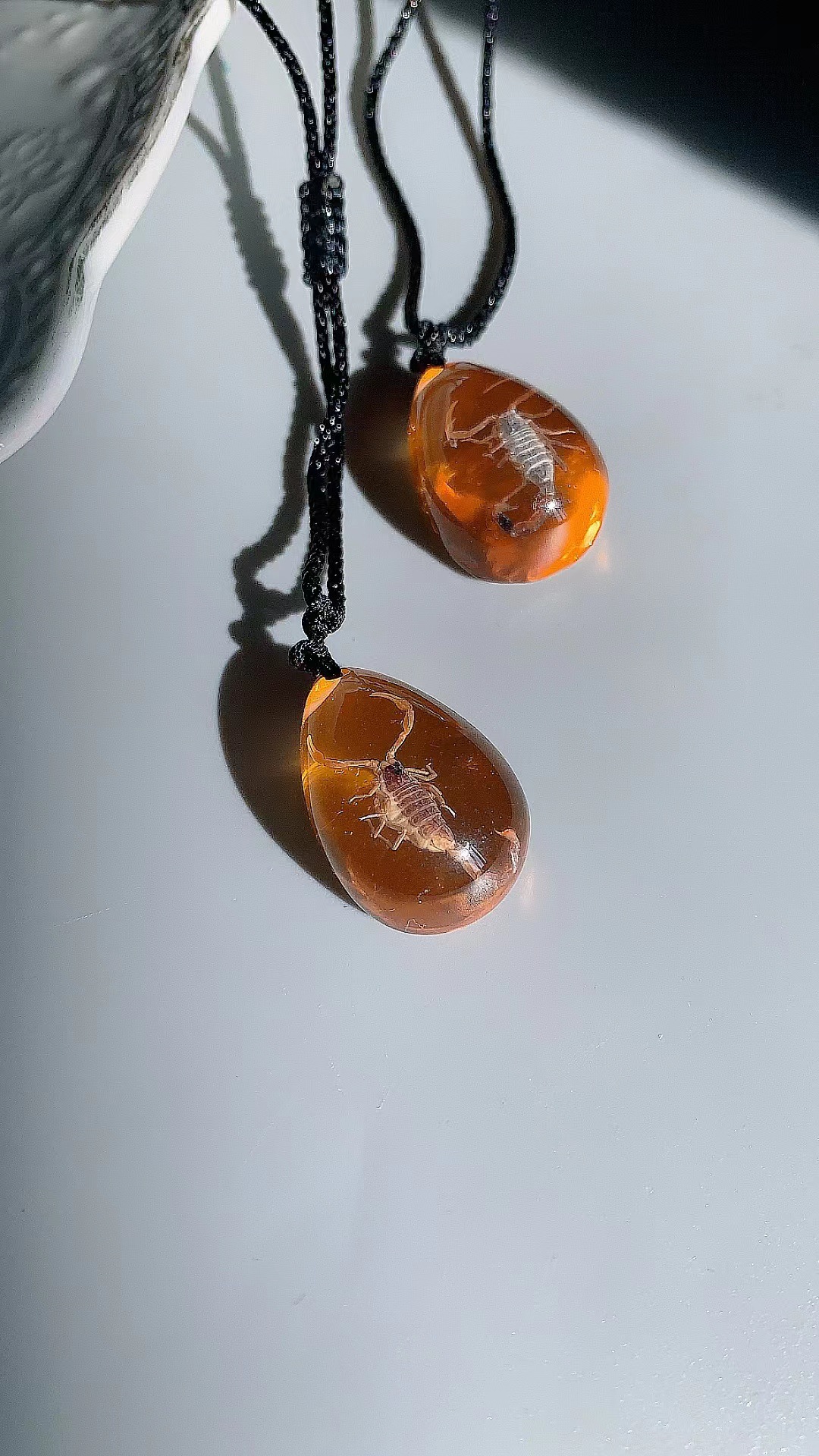 6g Weight 1 Piece Ethnic Style Scorpion Amber Unisex Sweater Chain