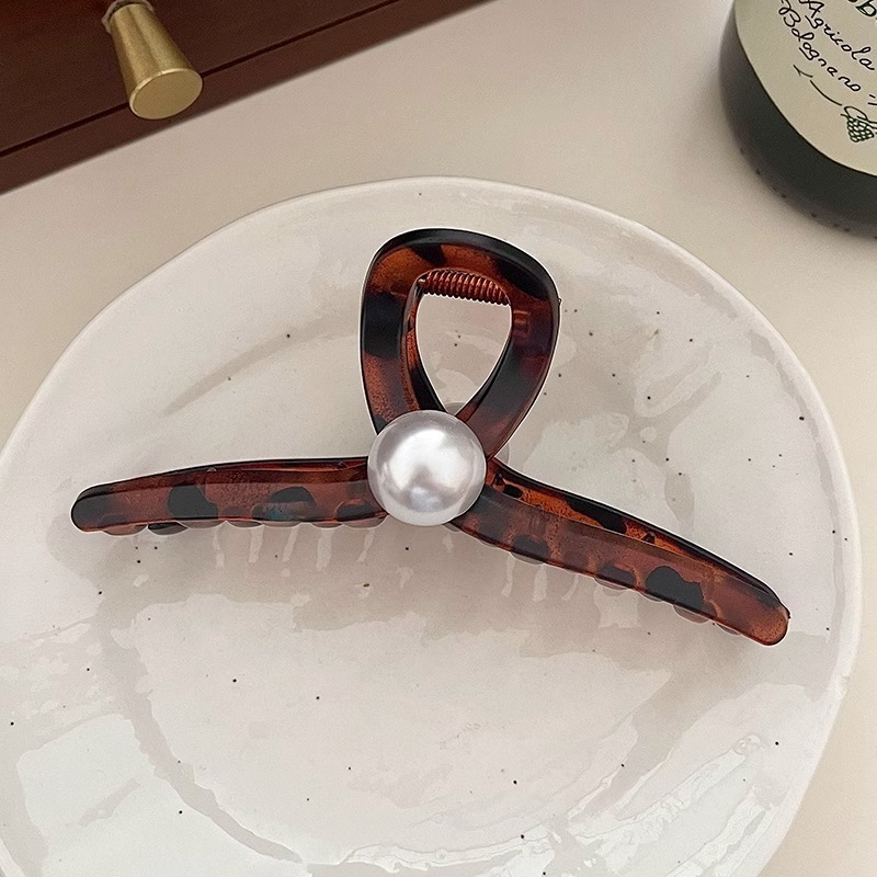 Serie de café de leche clip de pelo grande clip de tiburón hembra cuchara trasera updo simple temperamento clip de pelo moda accesorios para el cabello al por mayor