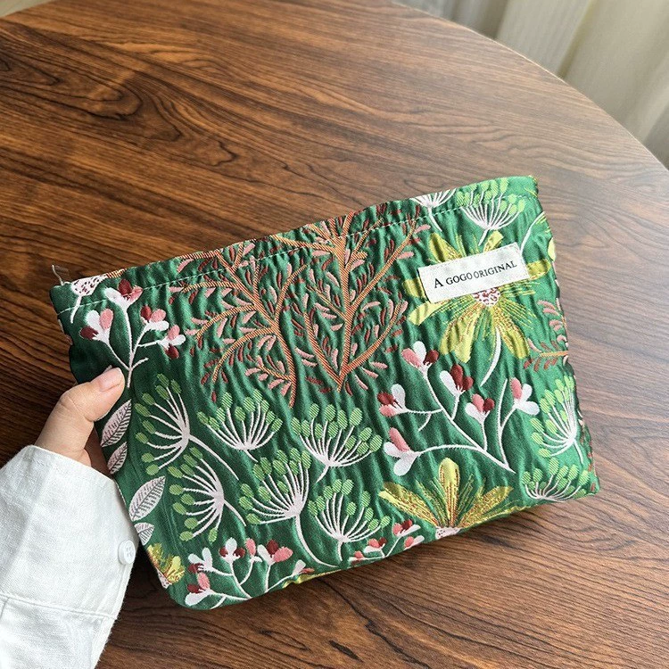 Capacious cosmetic bag, three‑dimensional travel organizer with zipper, stylish printed patterns