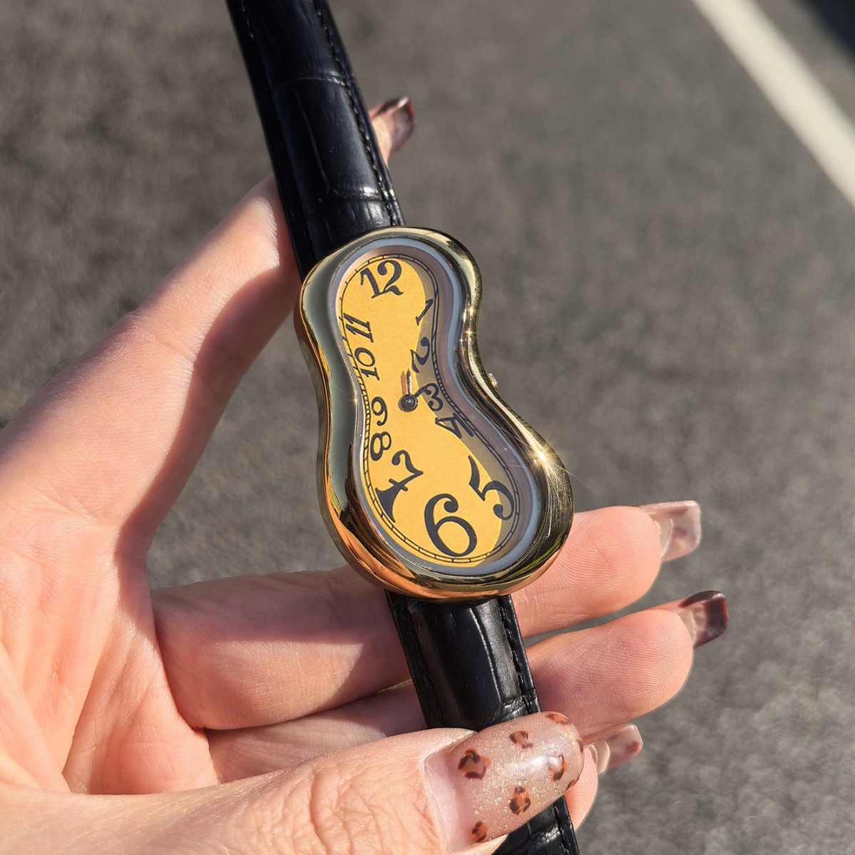 Millennium Crash Melted Twisted Watch Antique Style Men's and Women's Personalized Niche High-End Quartz Watch Wholesale