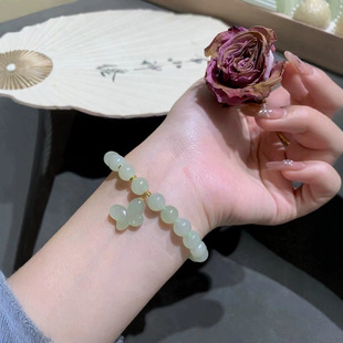 The new design is coming. 18k gold inlaid butterfly, ice-lifting glue and Hetian jade ice-bottomed sunny water bracelet