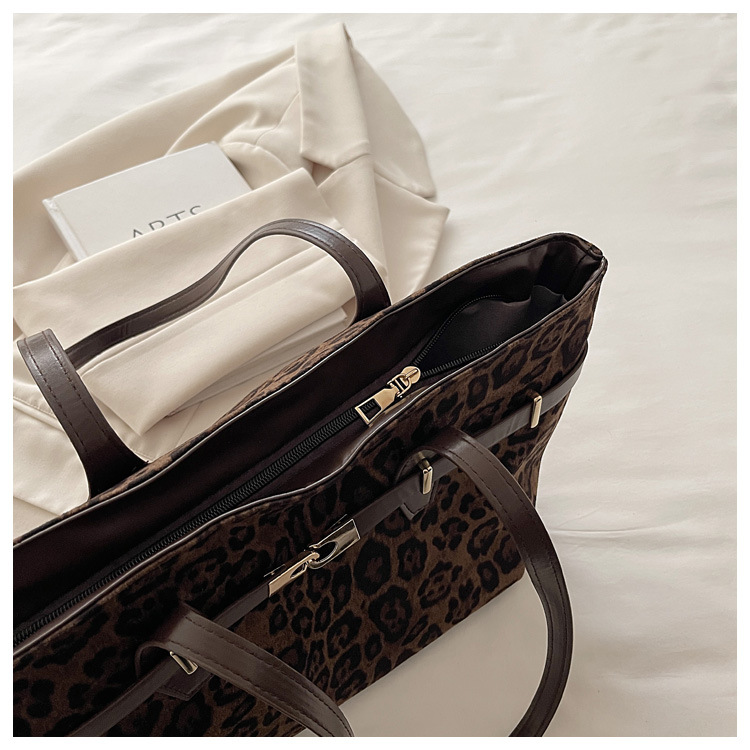 Trend Retro Büyük Kapasiteli Tote Çanta Kadın Trend Leopar Desenli Şık Kişisel Rahat Çok Amaçlı Niş Tek Omuz Çantası