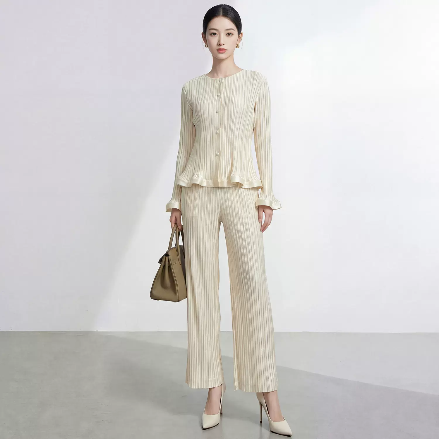 2026新款春装女套装高级感烫金时尚开衫上衣百搭直筒裤三宅两件套