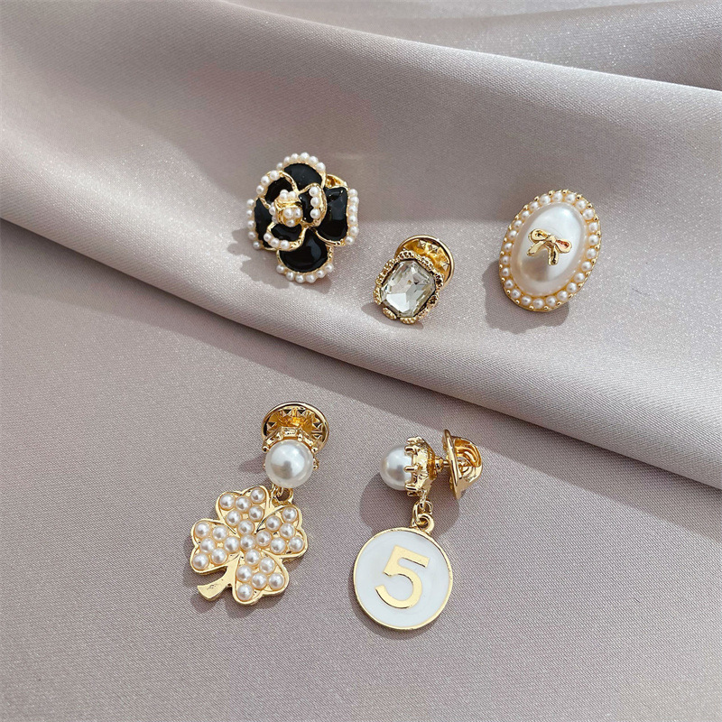 Fashionable Personality Korean New Brooch Set Simple Pearl Five-piece Brooches display picture 1