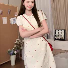 法式气质红色波点撞色白色短袖连衣裙女夏季海边收腰显瘦漂亮裙子